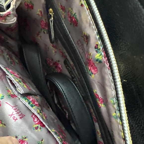 Betsy Johnson Bow And Rose Faux Leather Satchel Cross Body Purse New - Picture 3 of 6